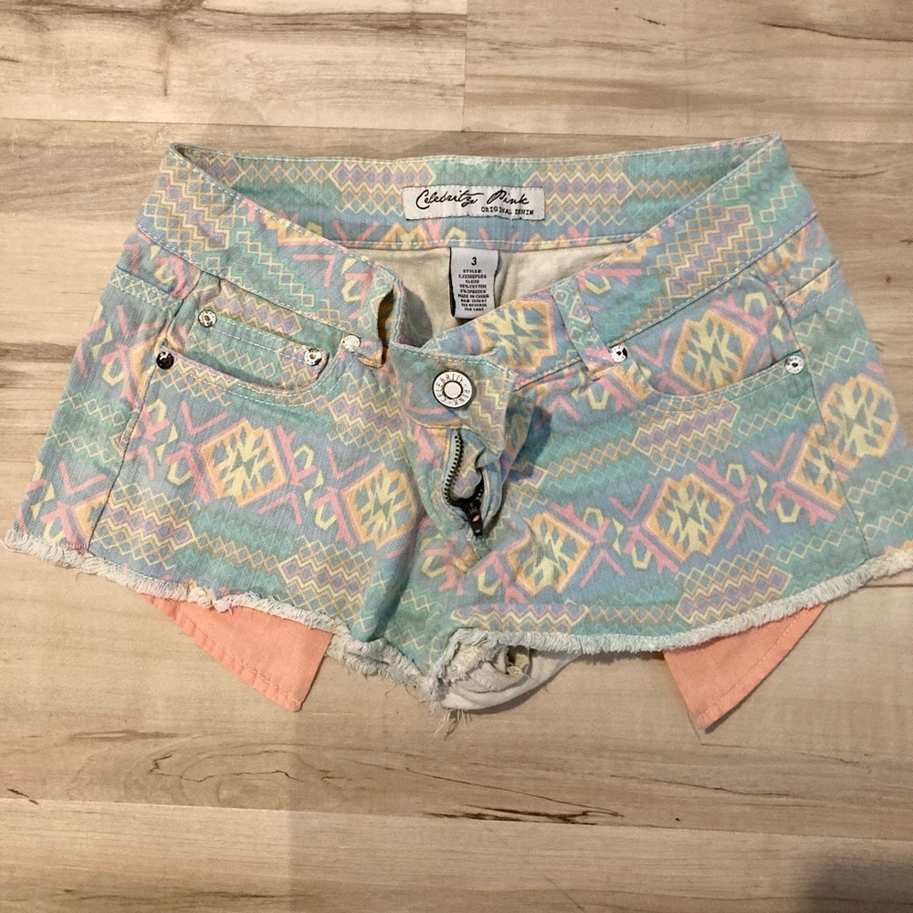 Cut off stretchy jean shorts